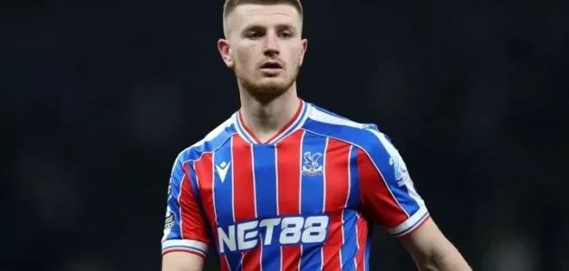 يتوقع آدم وارتون، هدف مانشستر يونايتد، مغادرة كريستال بالاس هذا الصيف