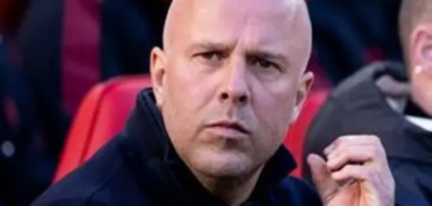 اشتدّت المواجهة بين لويس سواريز والنادي، وردّ النادي على محاولاته.