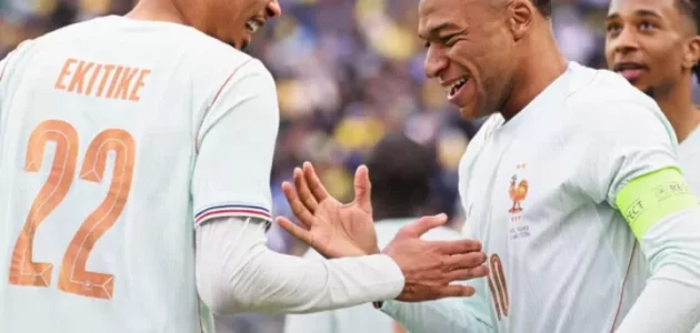 البرازيل ١-٢ فرنسا: مبابي وإيكيتيكي يتألقان في المباراة الودية بينما يعاني رافينيا من الإصابة