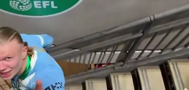 رد هالاند المضحك على جماهير ليدز بعد فوزه في نهائي كأس كاراباو