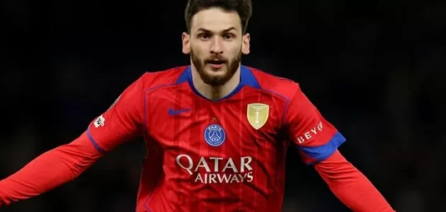 يواجه آرسنال الواقع في سباق التعاقد مع كفاراتسخيليا، حيث أوضح موقفه من الصفقة.