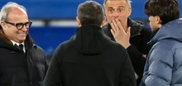 اندلع جدل حاد حول باريس سان جيرمان بعد أن أبدى المدرب غضبه قبل مباراة ليفربول