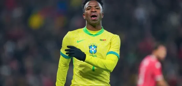 يؤكد فينيسيوس أنه لا يمكن اعتبار البرازيل من المرشحين الأوفر حظاً للفوز بكأس العالم